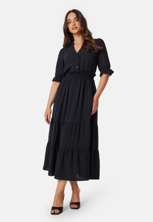 Läs mer om Happy Holly Frill Neck Tiered Maxi Dress Black 32/34