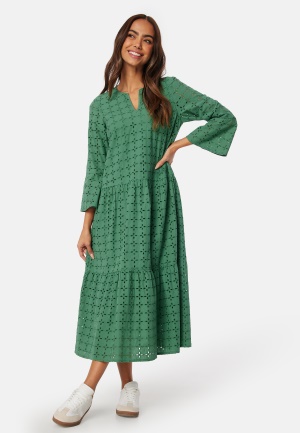 Läs mer om Happy Holly Noralie Broderie Anglaise Dress Green 32/34