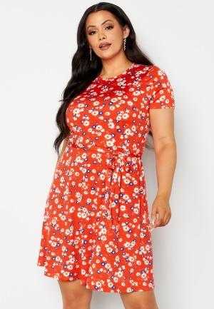 Happy Holly Tova ss dress Red / Floral 32/34