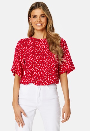 Läs mer om Happy Holly Tris butterfly sleeve blouse Red / Patterned 36/38