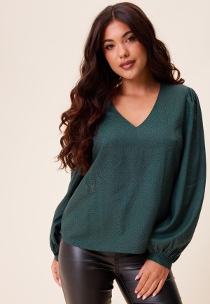 Läs mer om Happy Holly V-neck Puff Sleeve Viscose Blouse Dusty green/Patterned 32/34