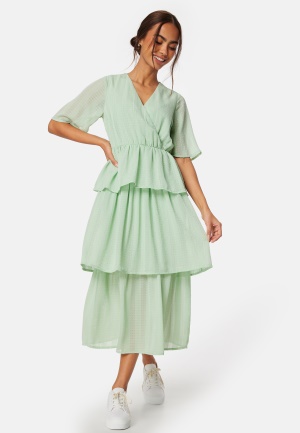 Läs mer om Happy Holly Butterfly Sleeve Flounce Dress Dusty green 32/34