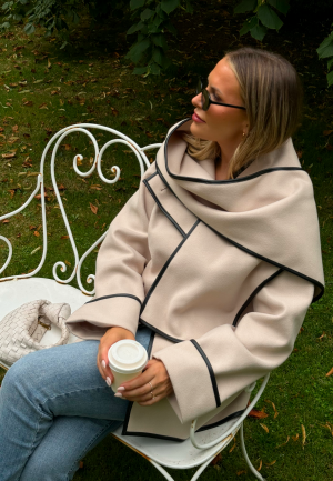 Läs mer om Josefin Lavold X Bubbleroom Josefin Scarf Coat Sand L