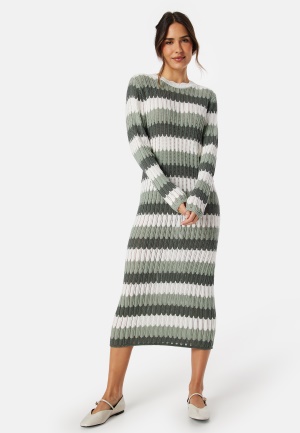 Läs mer om Object Collectors Item Objwasi L/S O-neck knit dress Cloud Dancer Stripes S