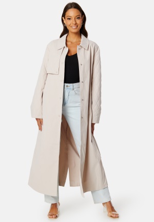 Läs mer om ONLY Lyng Mix Quiltted Trenchcoat Pumice Stone L
