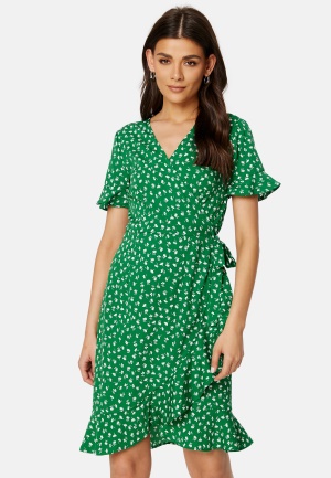 Läs mer om ONLY Olivia S/S Wrap Dress Verdant Green AOP:W. 34