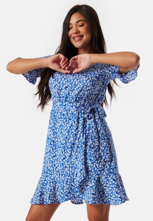 Läs mer om ONLY Onl New Olivia Short Wrap Dress Blue/Patterned S