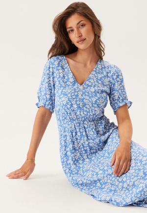 Läs mer om ONLY Onlchianti S/S LONG DRESS LON Marina Aop:white Flower M
