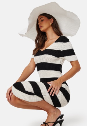 Läs mer om ONLY Onlruth V-Neck Dress Black Stripes:Cloud XL