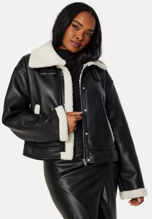 Läs mer om Pieces Janelle Short PU Jacket W Fake Fur Black Detail:Birch f XS