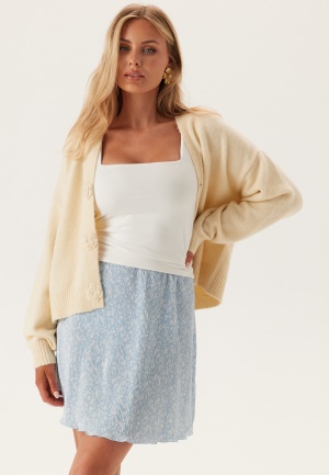 Läs mer om Pieces Pcflora Hw Short Skirt Cashmere Blue Aop:small Flower L