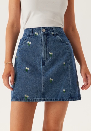 Läs mer om Pieces Pcfreia Hw Short Denim Skirt Medium Blue Denim Detail:flowe L