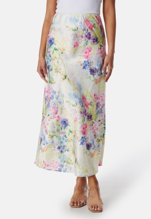 Läs mer om Pieces Pcmari High Waist long skirt Cloud Dancer AOP:FLOWER S