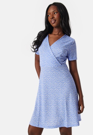 Läs mer om Pieces Pcsienna SS Dress Dusty Blue XS