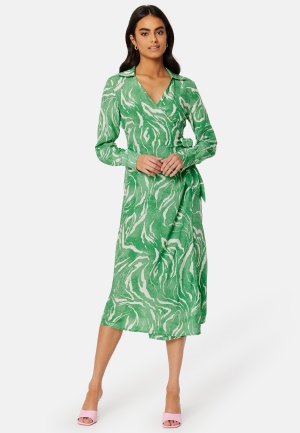 Läs mer om SELECTED FEMME Sirene LS Midi Wrap Dress Absinthe Green AOP:A 36