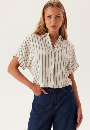 Läs mer om SELECTED FEMME Slfviva Ss Striped Cropped Sun Sandshell Stripes:pin Stripe 34
