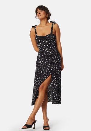 Läs mer om TOMMY JEANS Midi Floral Ruffle Dress Black/Patterned L