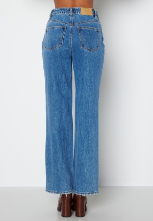Läs mer om VERO MODA Kithy HR Loose Straight Jeans Medium Blue Denim 27/34
