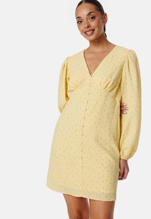 Läs mer om VERO MODA Vmamanda LS V-Neck short dress Yellow/Patterned S