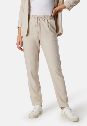 Läs mer om VERO MODA Vmjesmilo ankle pants Silver Lining L