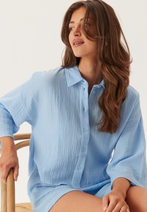 Läs mer om VERO MODA Vmnatali crop shirt Airy Blue XL
