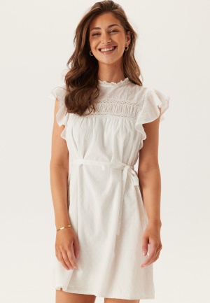 Läs mer om VERO MODA Vmtrine Sl Short Lace Dress Snow White L