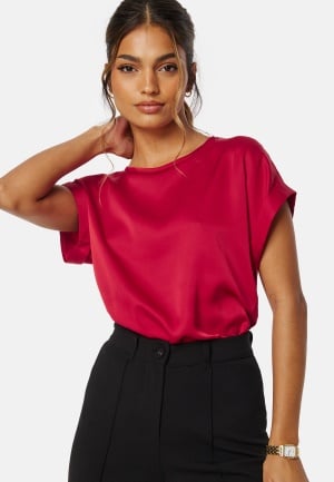 Läs mer om VILA Ellette S/S Satin Top Barbados Cherry 34