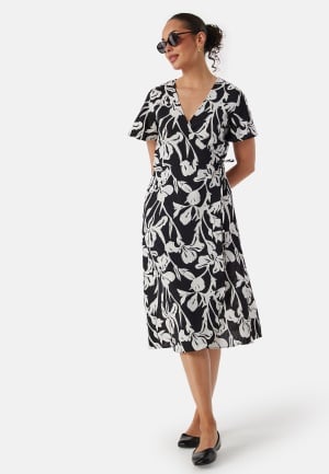 Läs mer om VILA Lovie S/S Wrap Midi Dress Black AOP:ELLIS 40