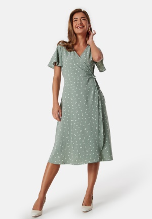 Läs mer om VILA Lovie S/S Wrap Midi Dress Green/Patterned 36