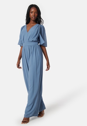 Läs mer om VILA Vikarin V-Neck S/S jumpsuit Cornflower blue 44