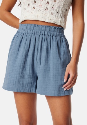 Läs mer om VILA Vilania High Waist shorts Cornflower blue 38