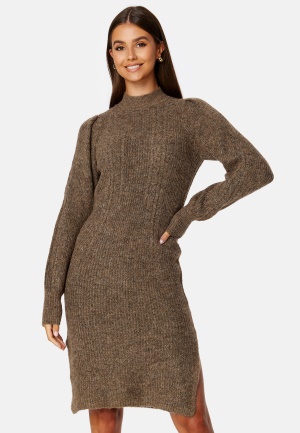 Läs mer om Y.A.S Salum LS Knit Dress Teak Detail:TEAK MEL L