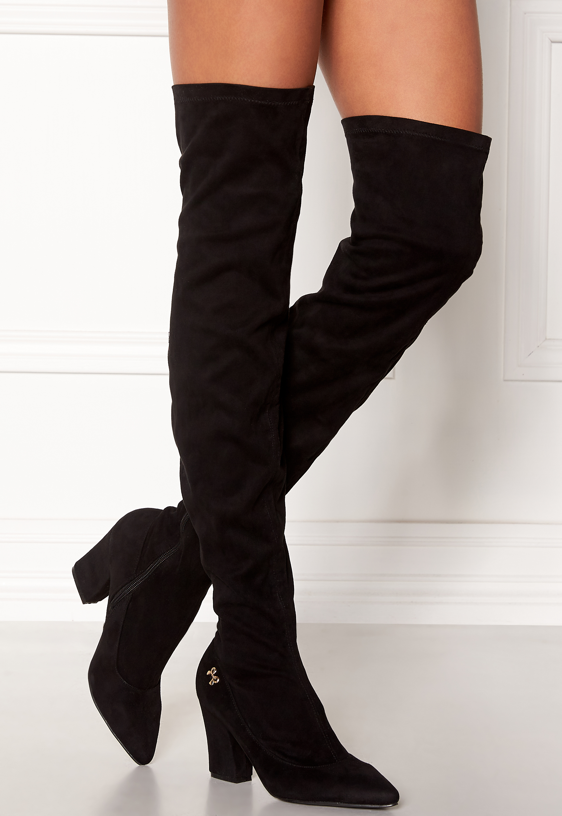 long overknee boots