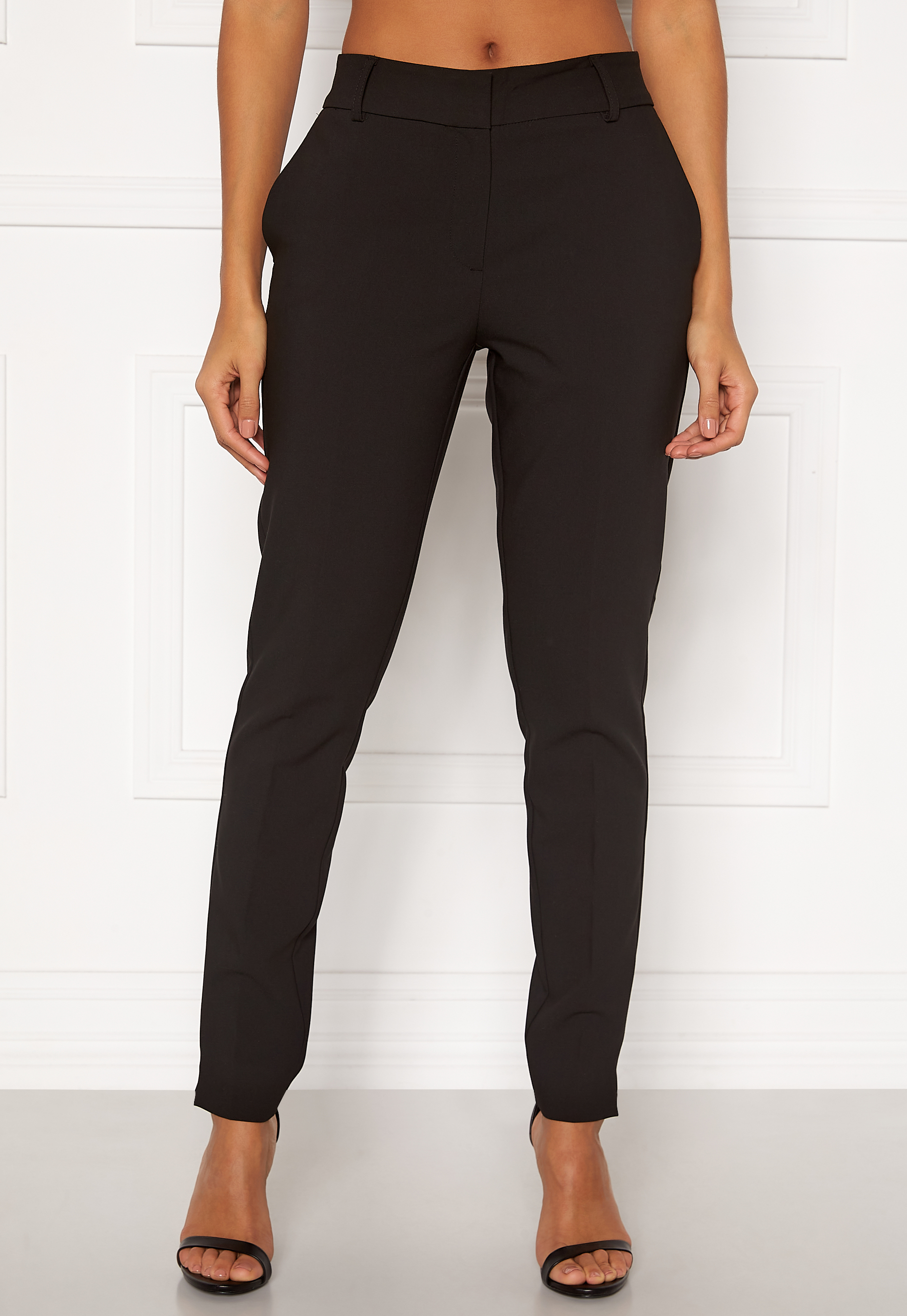 Selected Femme SLFRIA CROPPED PANT - Trousers - black 